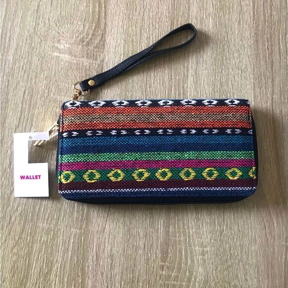 NWT … Unique & Colorful Spacious Wallet - Picture 1 of 3